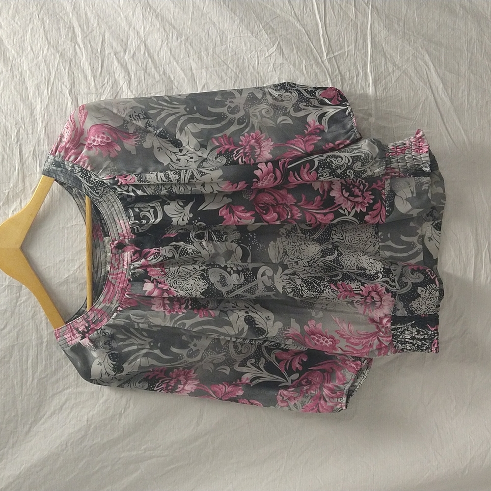 Dressbarn • floral 3/4 sleeve blouse - Picture 3 of 10